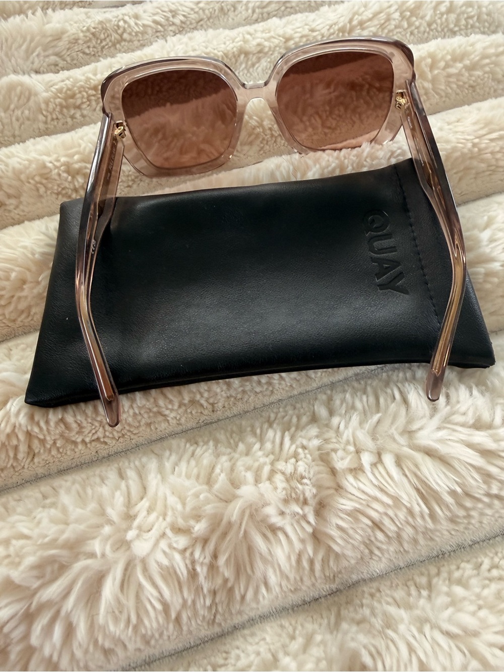 QUAY - Full Glam Sunglasses in Doe/Brown Fawn- NWOT - Picture 7 of 7